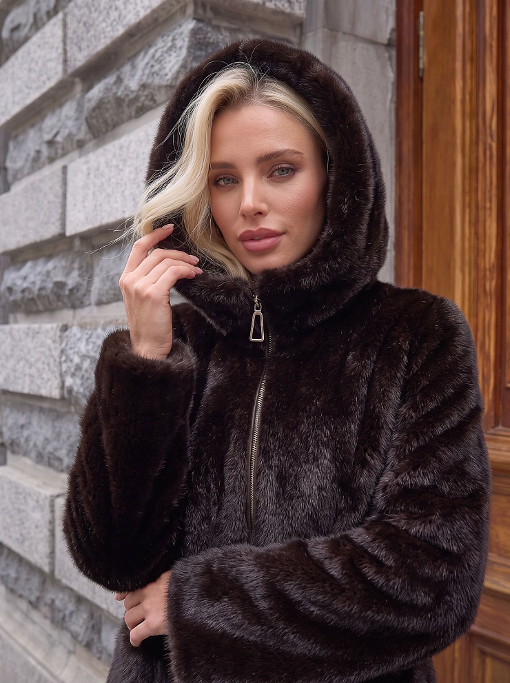 Шуба женская зимняя LAWINTER, коричневая, модель 55306