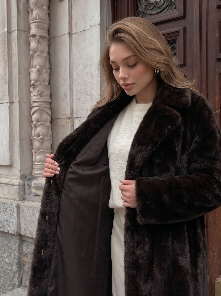 Шуба женская зимняя LAWINTER, темно-коричневая, модель 56229