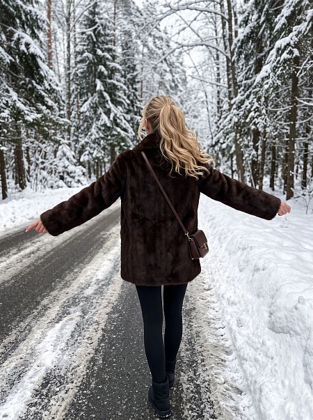 Шуба женская зимняя LAWINTER, коричневая, модель 56412