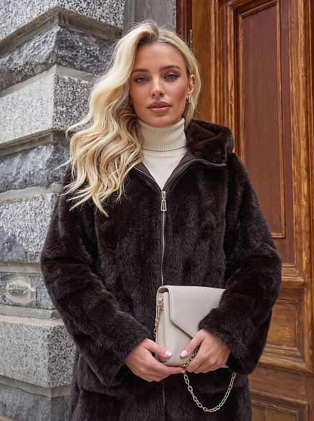 Шуба женская зимняя LAWINTER, коричневая, модель 55306