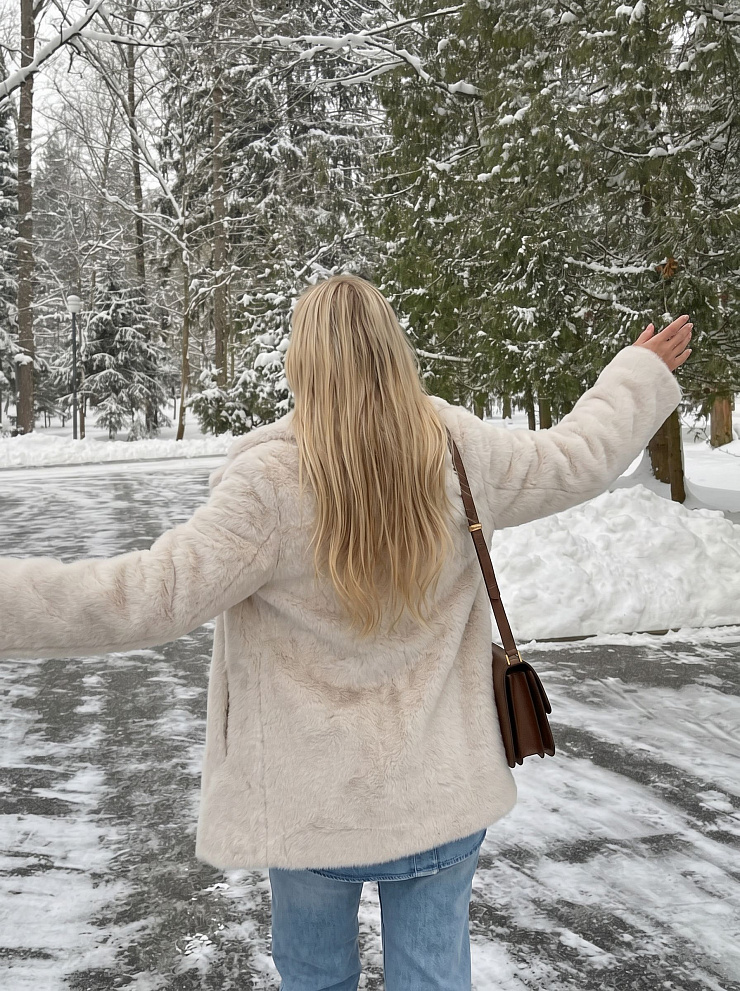 Шуба женская зимняя LAWINTER, молочная, модель 55820