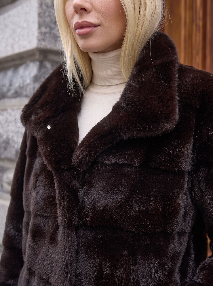 Шуба женская зимняя LAWINTER, коричневая, модель 56297